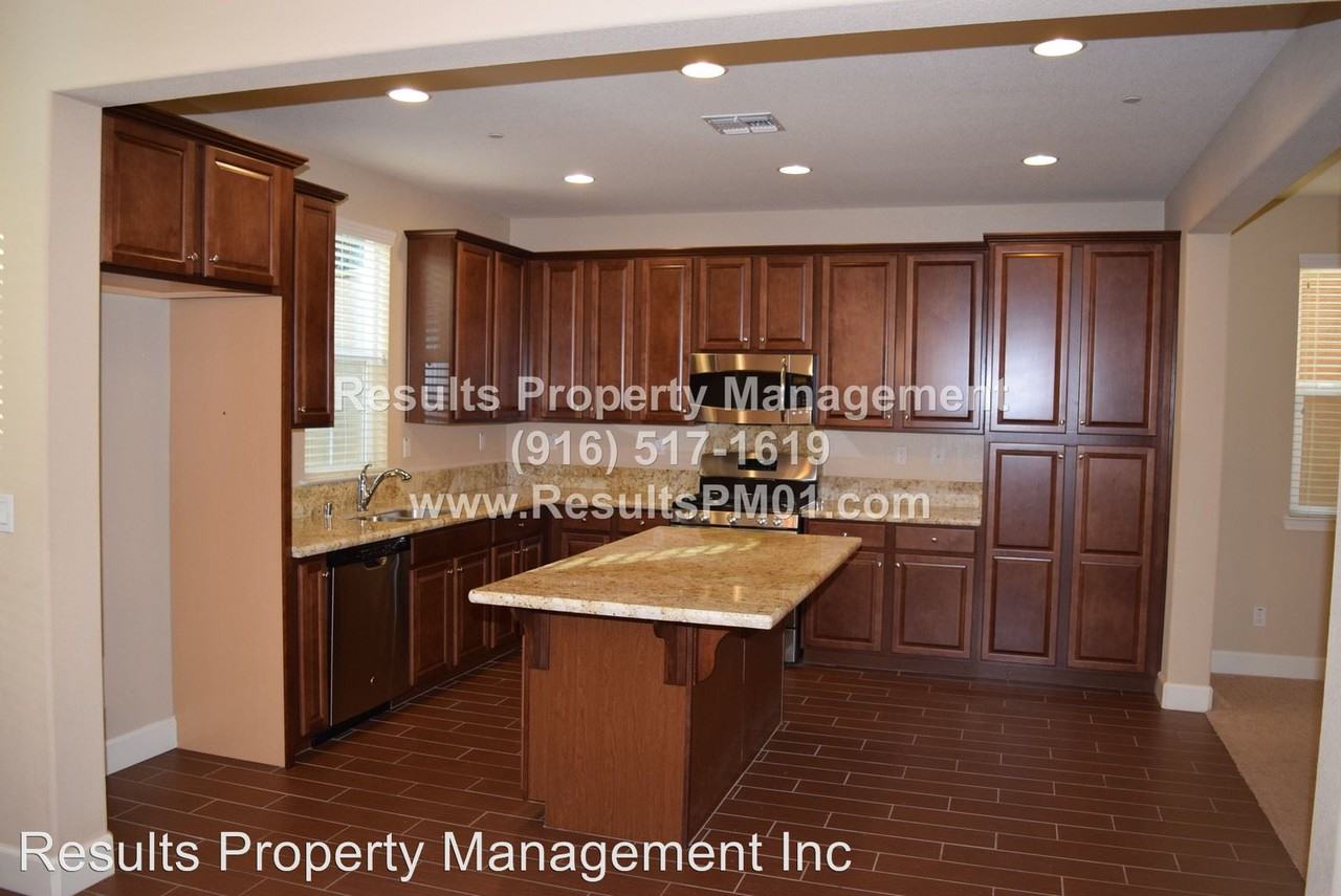 825 Macon Pl - Photo 3 of 9