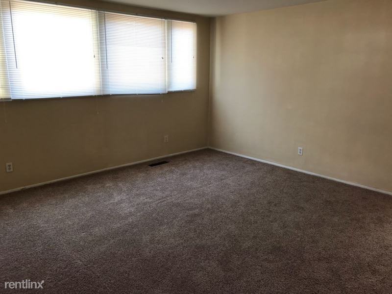 1325 SW Caledon St - Photo 2 of 9