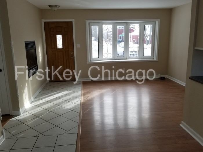 786 N Shore Dr - Photo 2 of 10