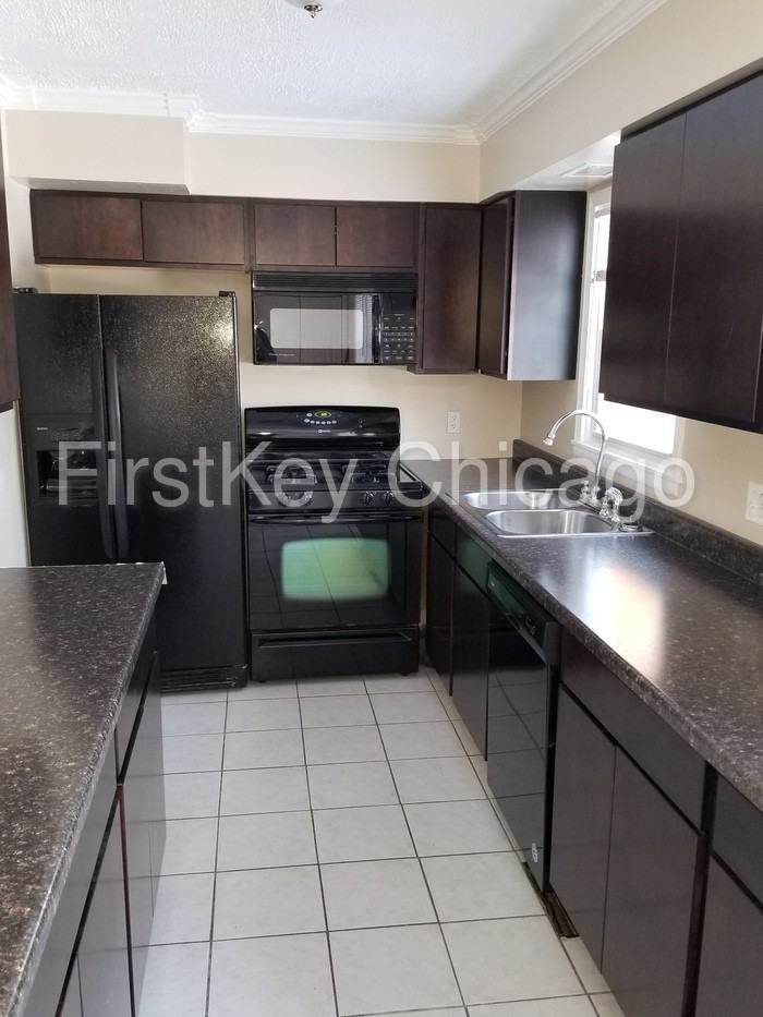 786 N Shore Dr - Photo 3 of 10