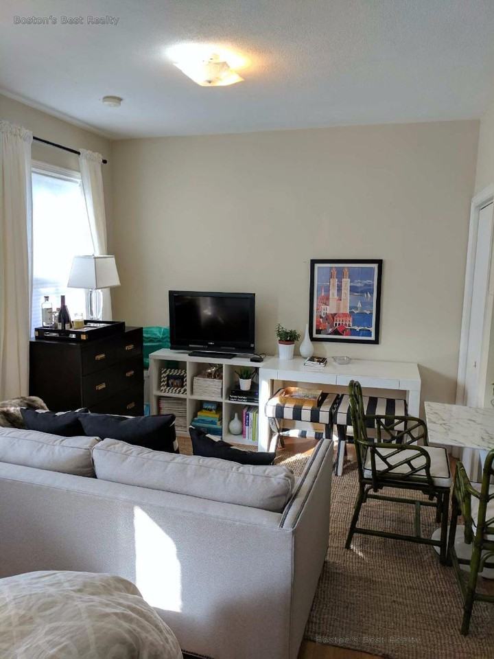 20 Concord Square - Photo 3 of 7