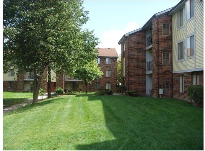 Fenimore Court Apartments - Photo 3 of 11
