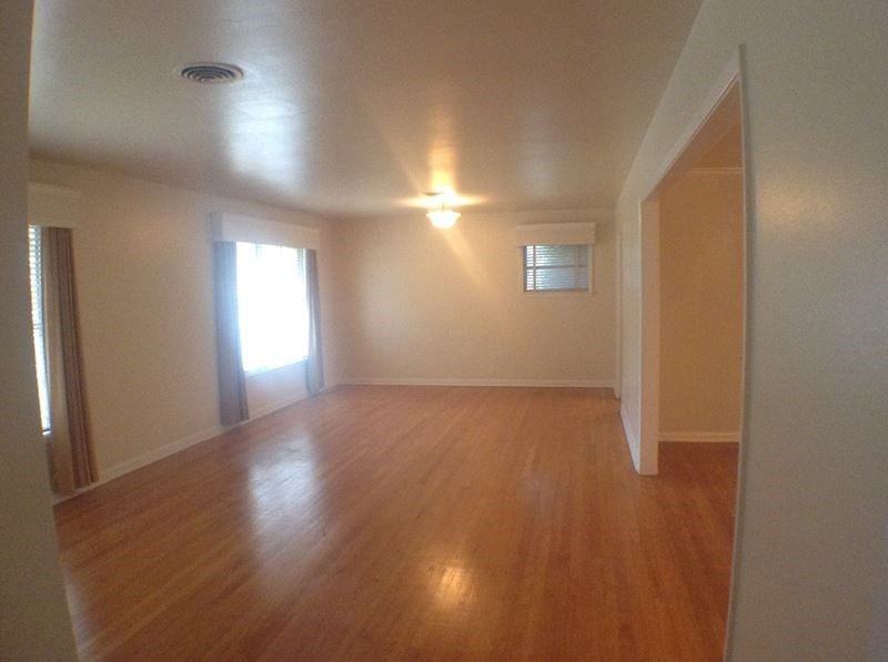 523 Royal Ct - Photo 2 of 15