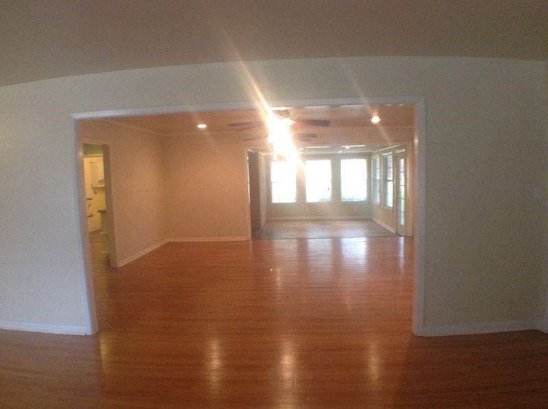 523 Royal Ct - Photo 3 of 15