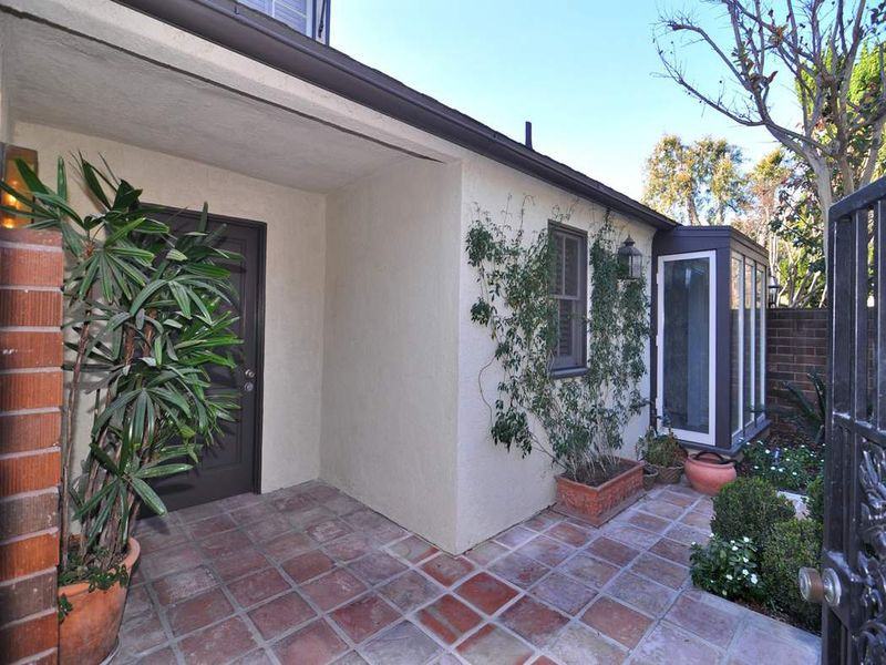 304 Arlington Dr - Photo 2 of 15