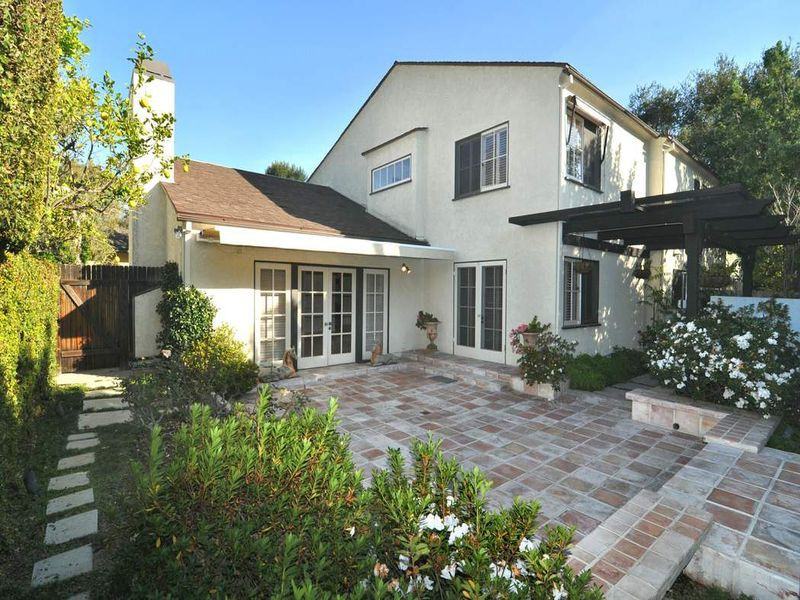 304 Arlington Dr - Photo 3 of 15