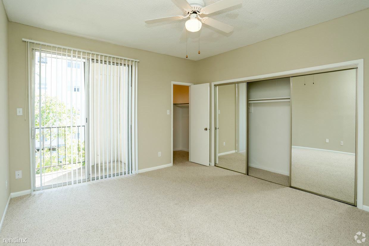 807 Rochow St - Photo 2 of 22