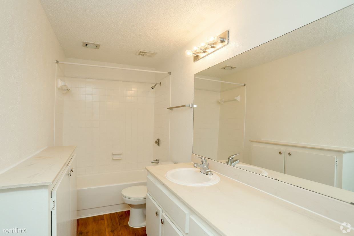 807 Rochow St - Photo 3 of 22