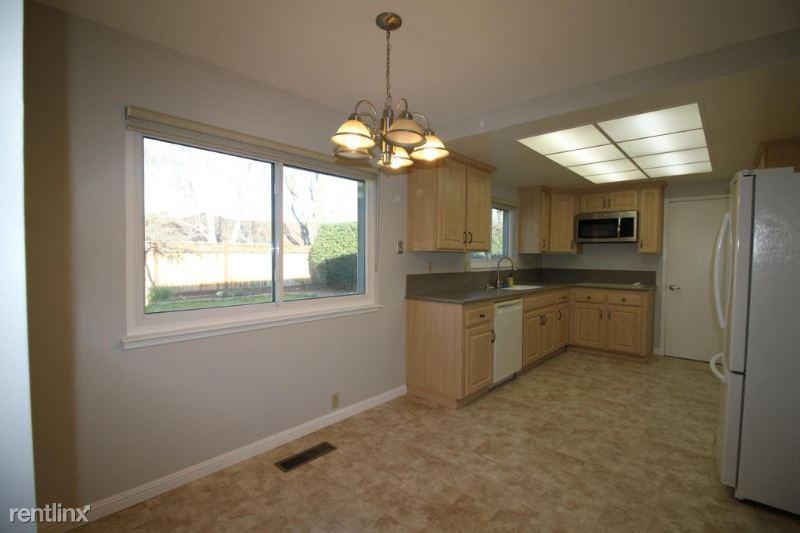 6812 Burnside Dr - Photo 3 of 21