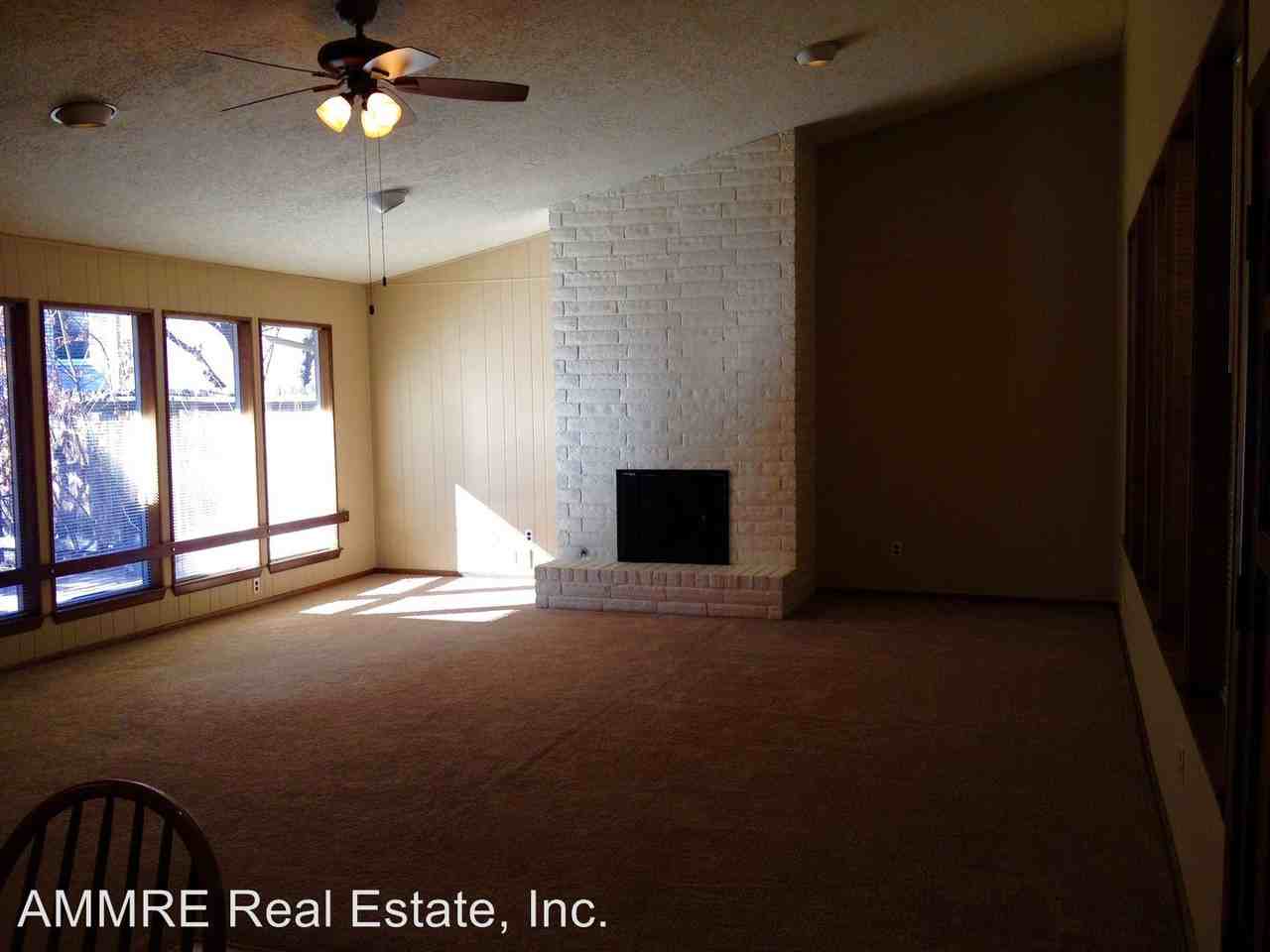 10500 Montgomery Blvd NE - Photo 2 of 6