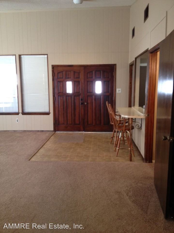 10500 Montgomery Blvd NE - Photo 3 of 6