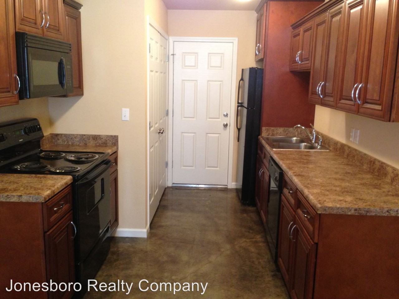 107 South Oak - Photo 2 of 6