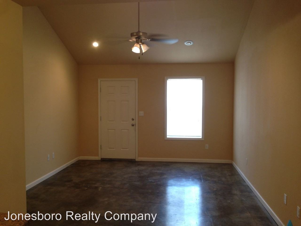 107 South Oak - Photo 3 of 6
