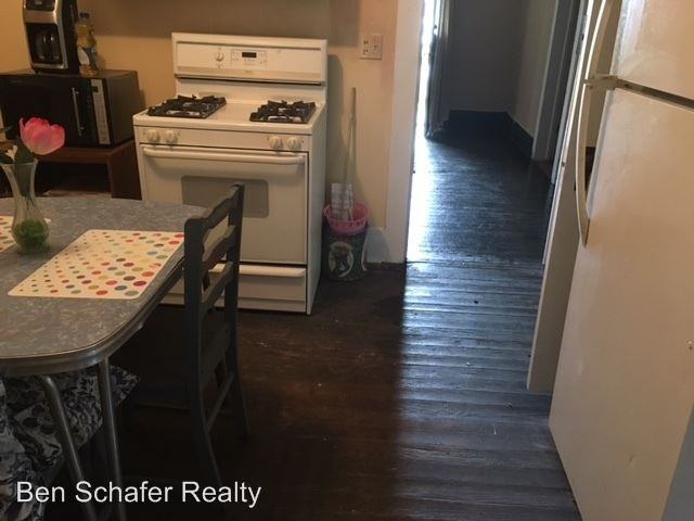 205 S Sycamore St - Photo 2 of 4