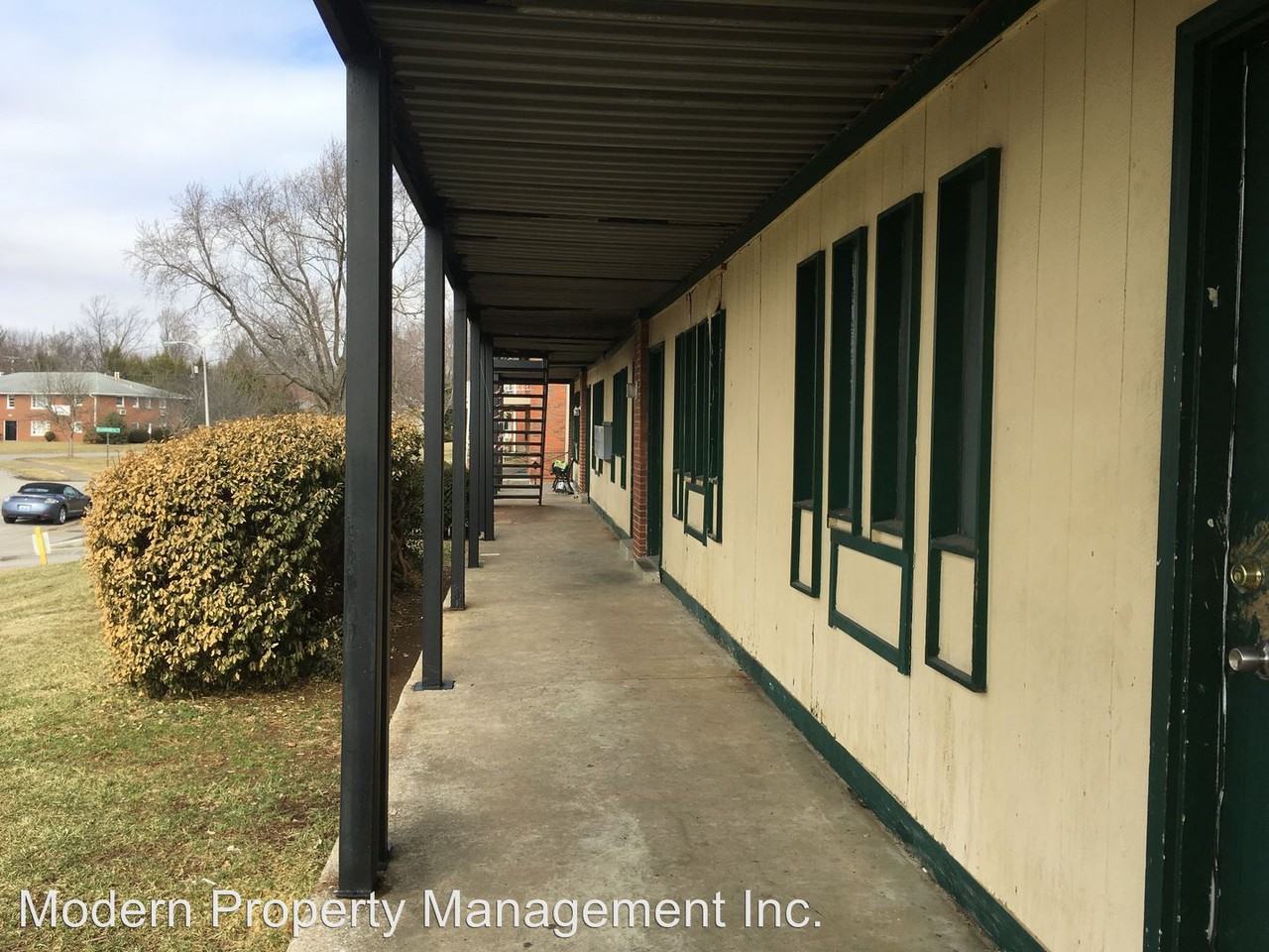 1805 Oxford Circle - Photo 2 of 17