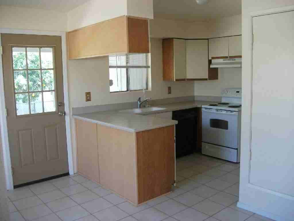 2743 N Orchard Ave - Photo 3 of 30