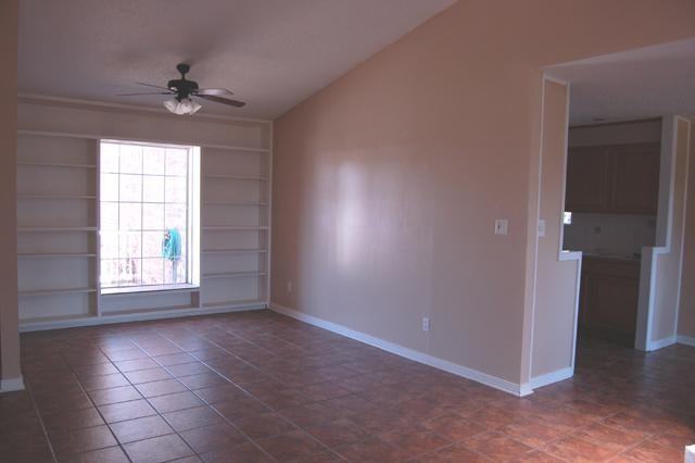 6913 Kitty Hawk Dr - Photo 3 of 8