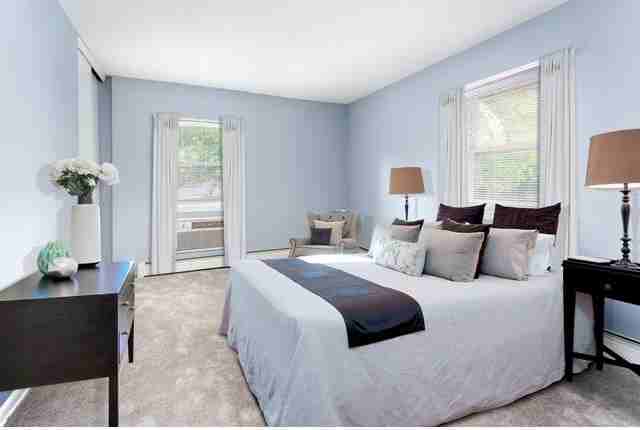 Bromley House - Photo 2 of 10