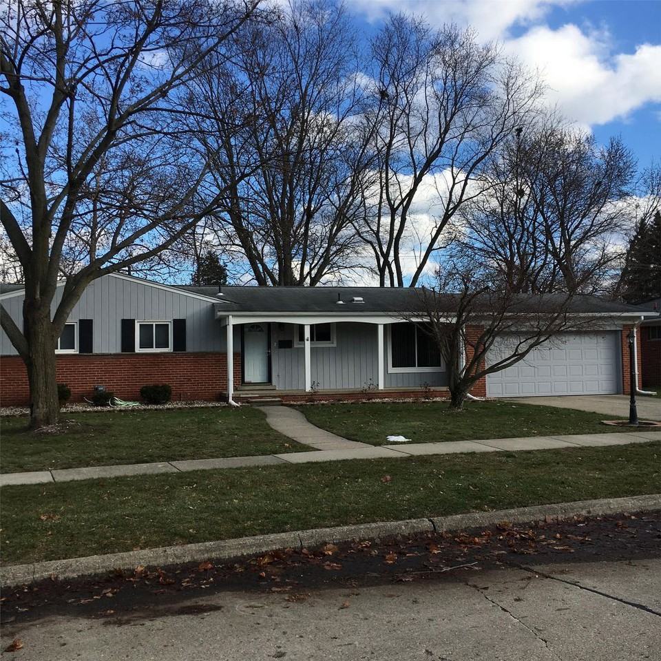 16912 Surrey St - Photo 2 of 2