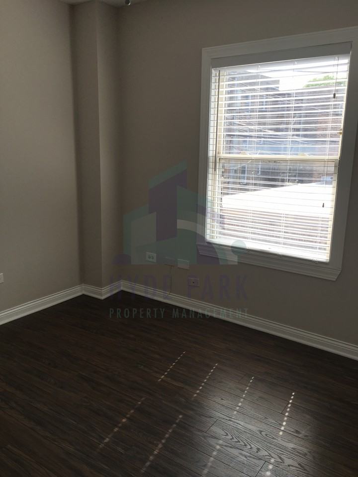 1312 East Hyde Park Boulevard - Photo 3 of 11