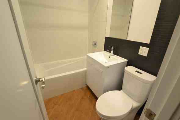 31 Montrose Avenue #d