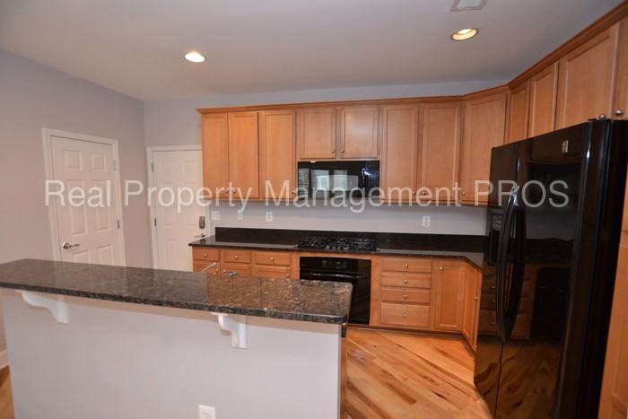 2354 Brookmoor Ln - Photo 3 of 19