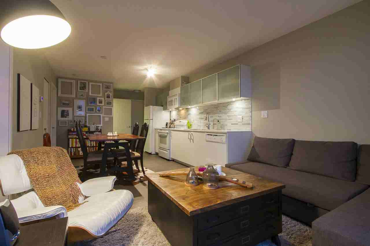 Abbott St & W Cordova St #911