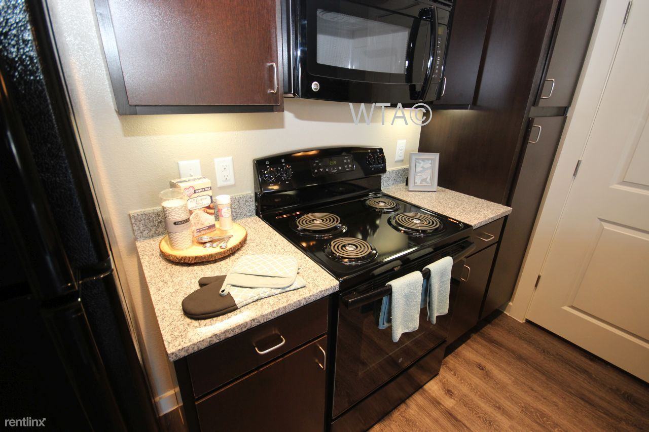 24442 N US HWY 281 - Photo 2 of 13