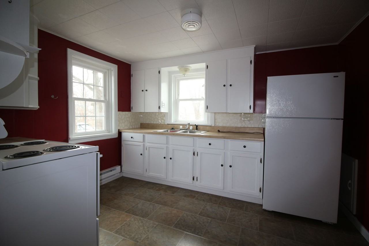 975 Hickory St - Photo 2 of 12