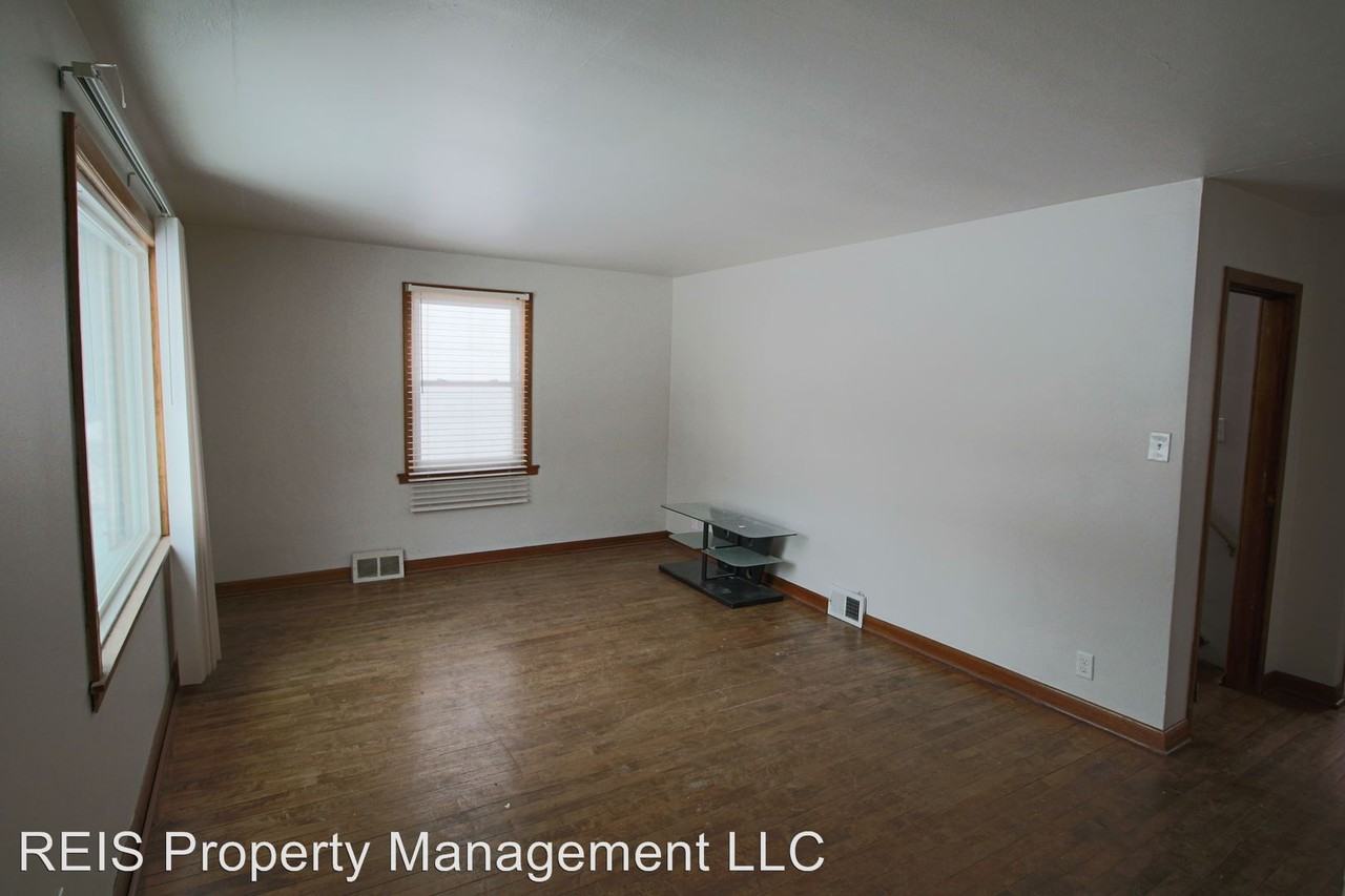 5921 S 26th St - Photo 2 of 13