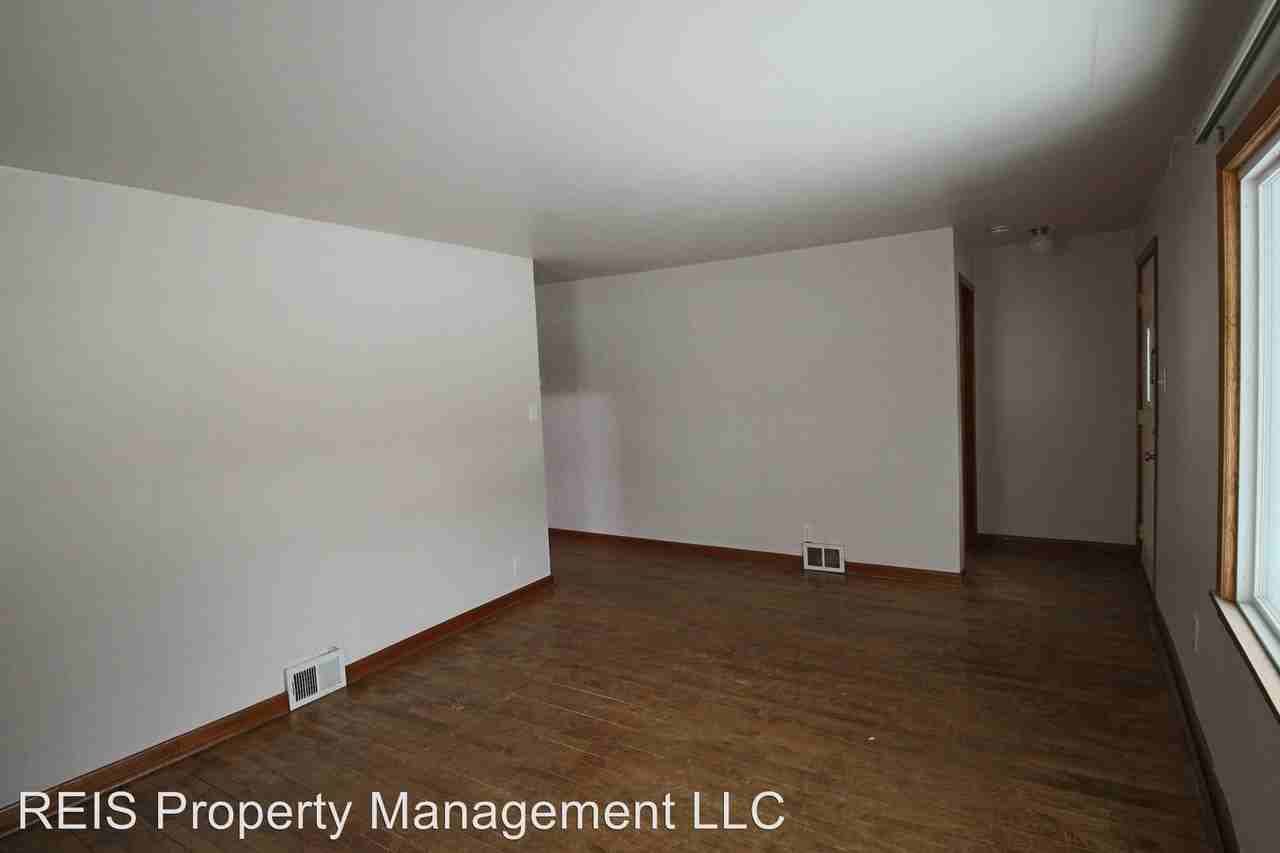 5921 S 26th St - Photo 3 of 13