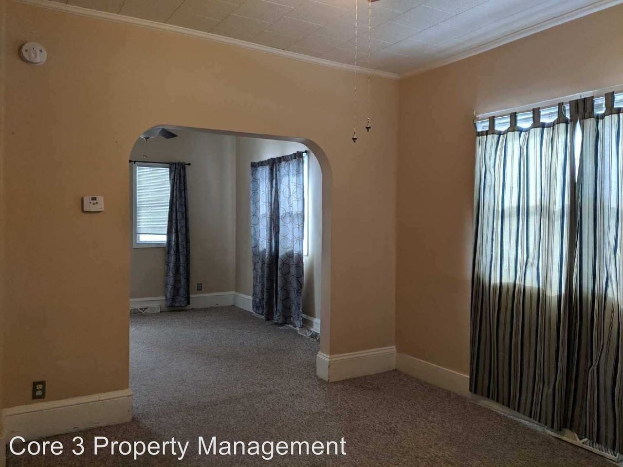 1202 N Oak St - Photo 2 of 8