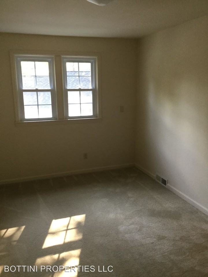 93 RILEY ROAD - Photo 3 of 8