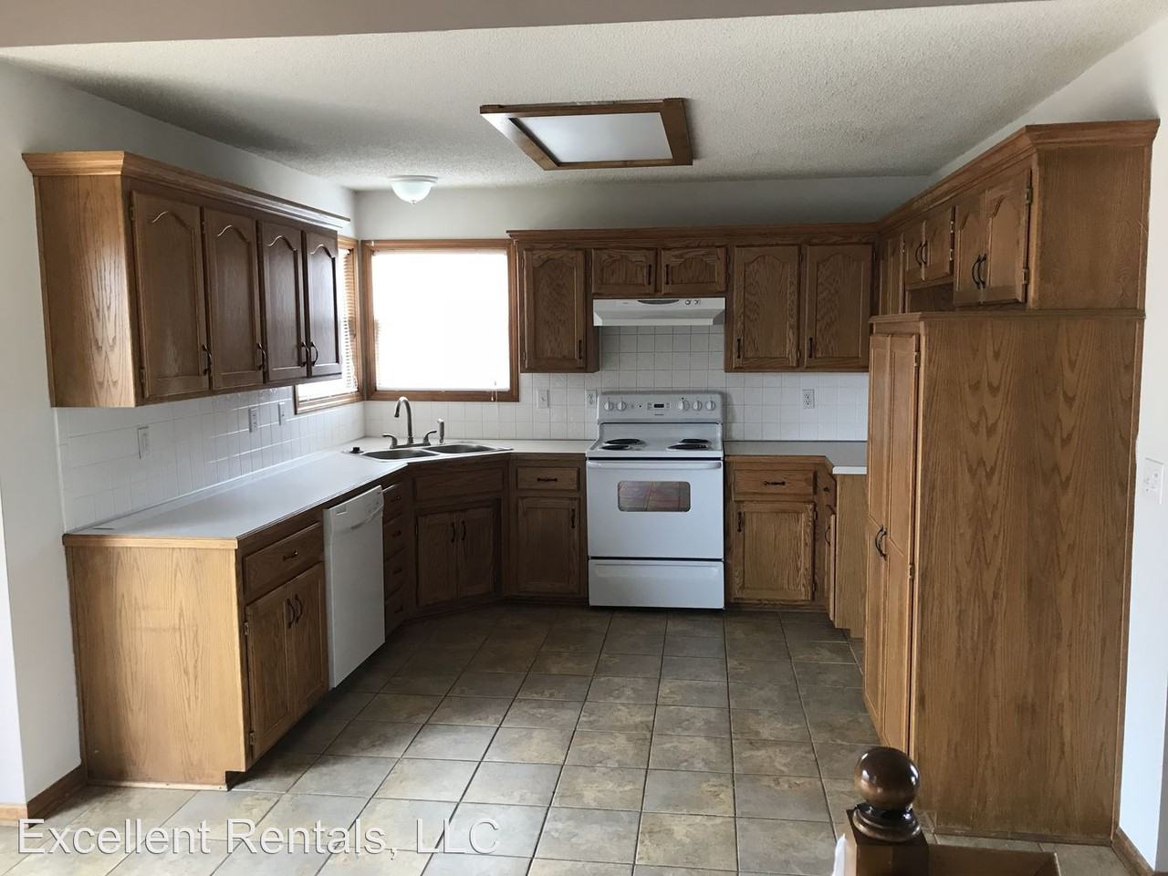 1504 SE Ridgeport Cir - Photo 2 of 12