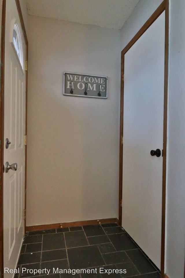 5304 W 46th St - Photo 2 of 28