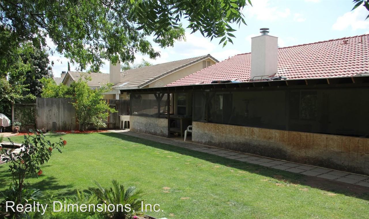 1104 Woodmont Dr - Photo 2 of 4