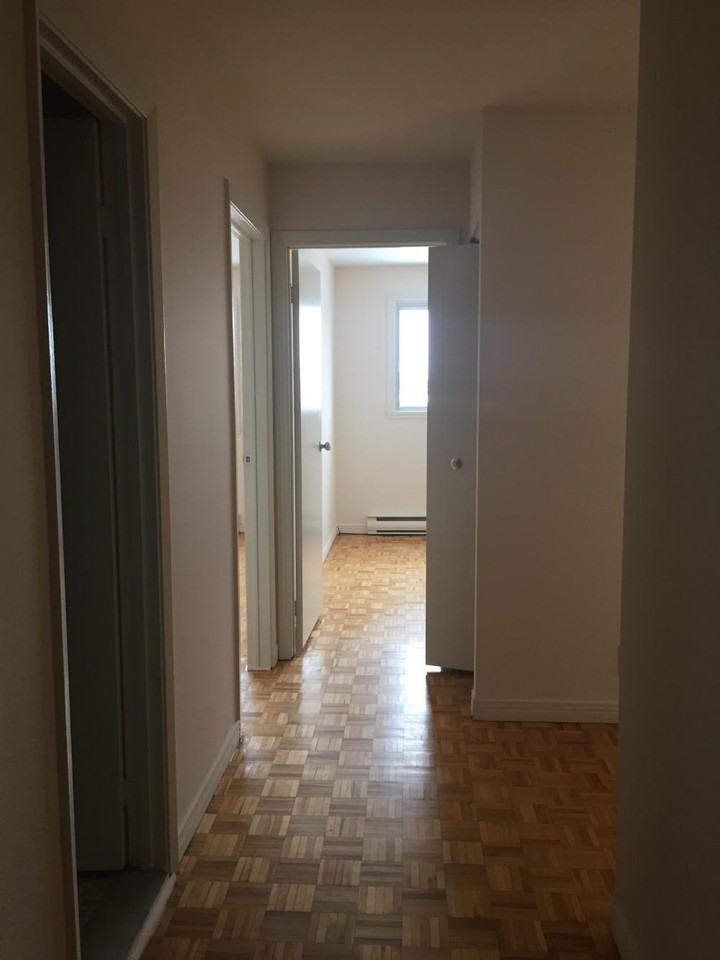 5625 Avenue Platon - Photo 2 of 11