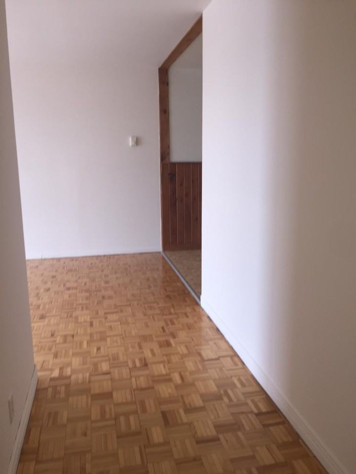 5625 Avenue Platon - Photo 3 of 11