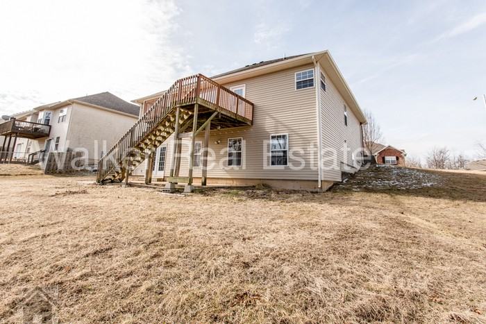 125 Birchtree Cir - Photo 3 of 50