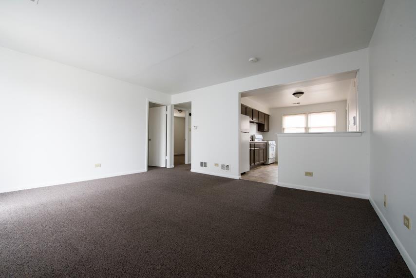 1633 Harbor Ave - Photo 2 of 7