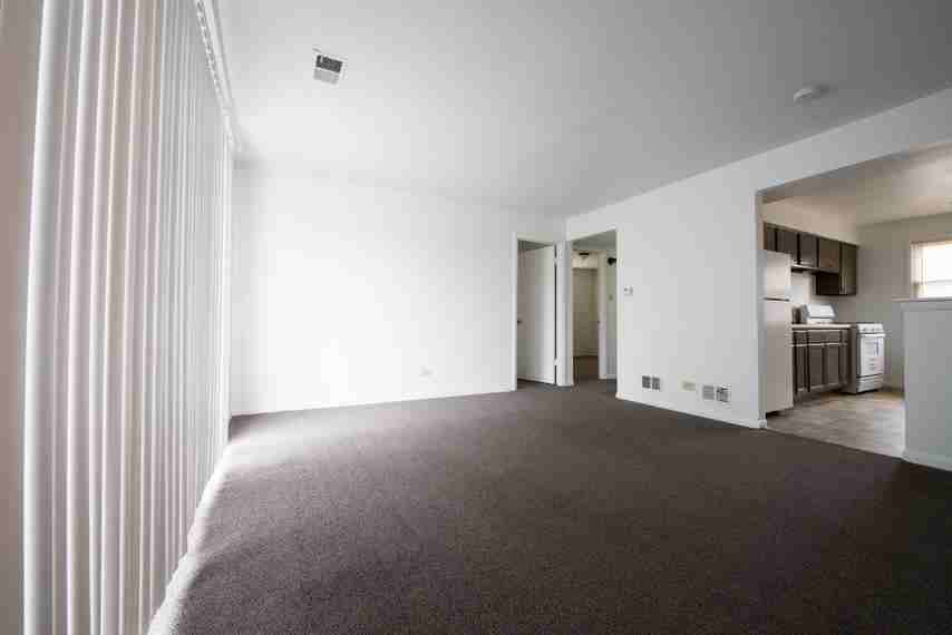 1633 Harbor Ave - Photo 3 of 7