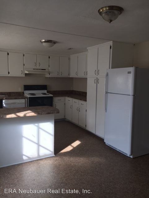 4802 Lake Dr - Photo 2 of 13