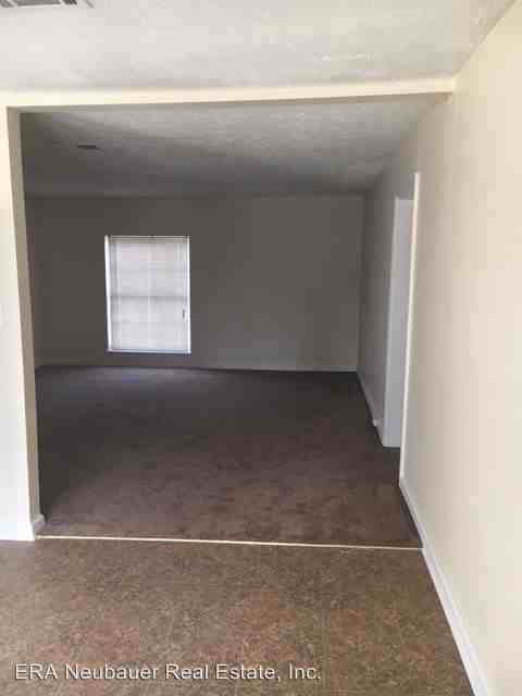4802 Lake Dr - Photo 3 of 13