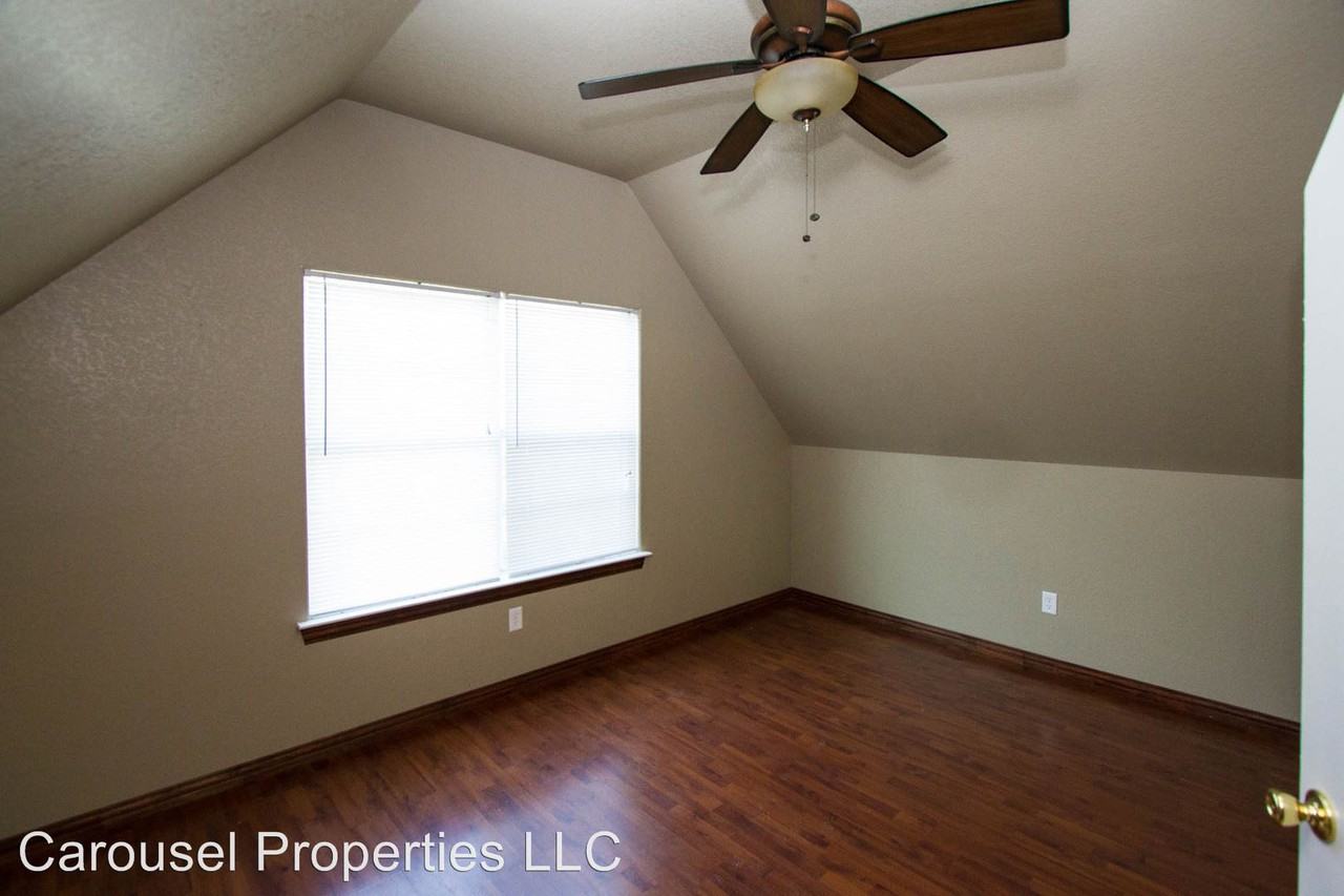 10915 Shady Oaks Dr - Photo 3 of 31