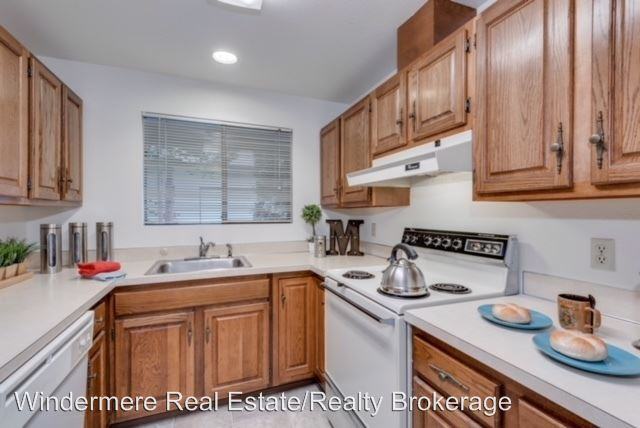 8305-8311 53rd Ave W - Photo 3 of 19