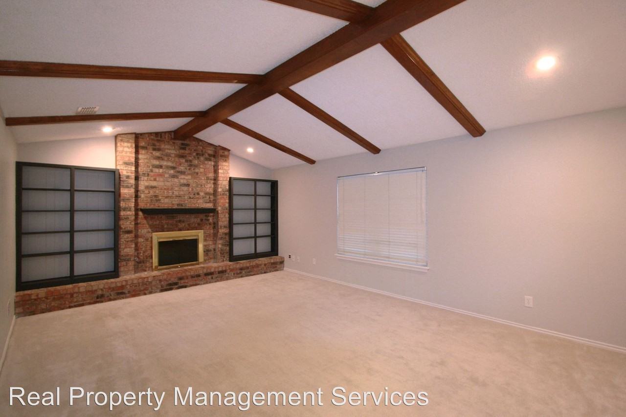 5723 35th St - Photo 2 of 8