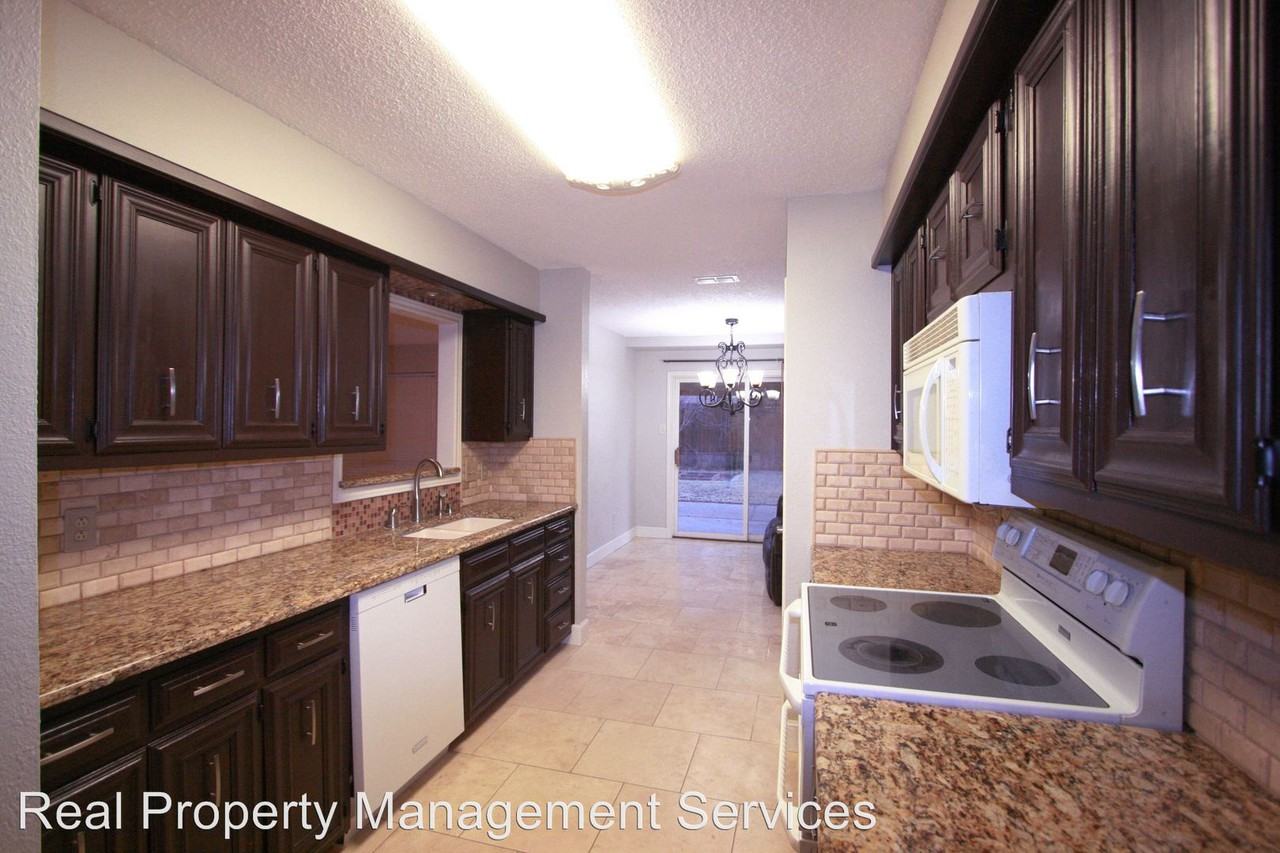 5723 35th St - Photo 3 of 8