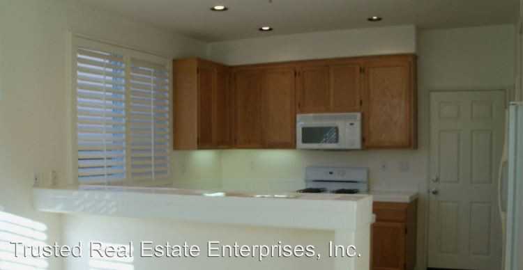160 Pacos St - Photo 3 of 12