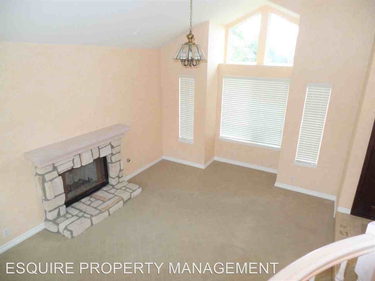 1701 Oneida Pl - Photo 3 of 21