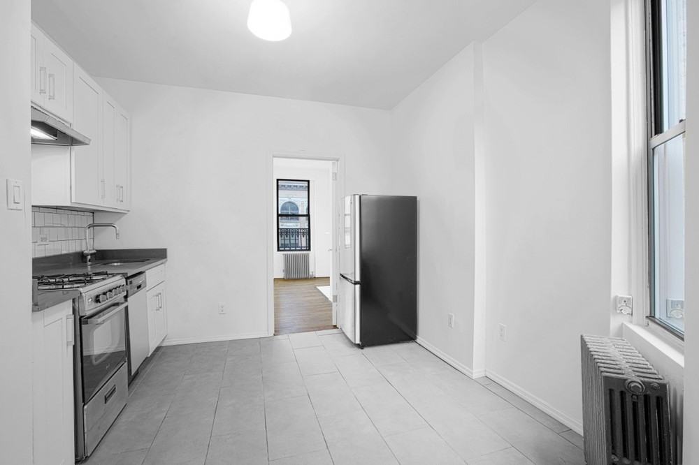 1420 - 1422 Third Avenue - Photo 2 of 9